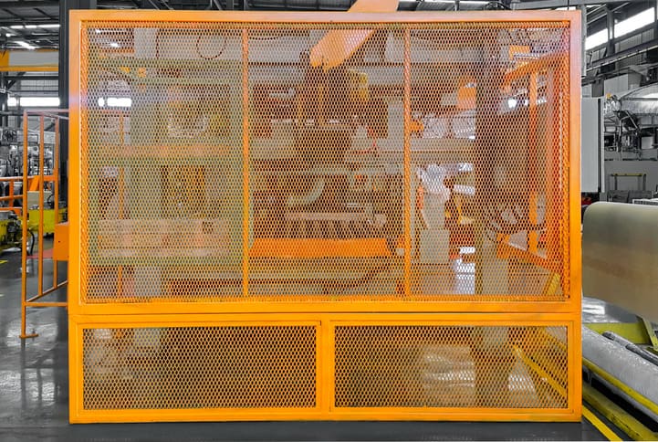 Machineafscherming met open strekmetaalpanelen