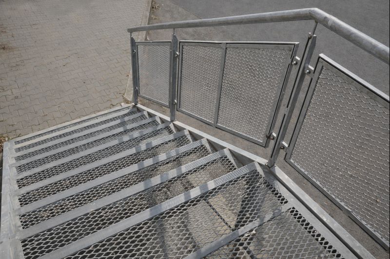 Vloeren & trappen strekmetaal